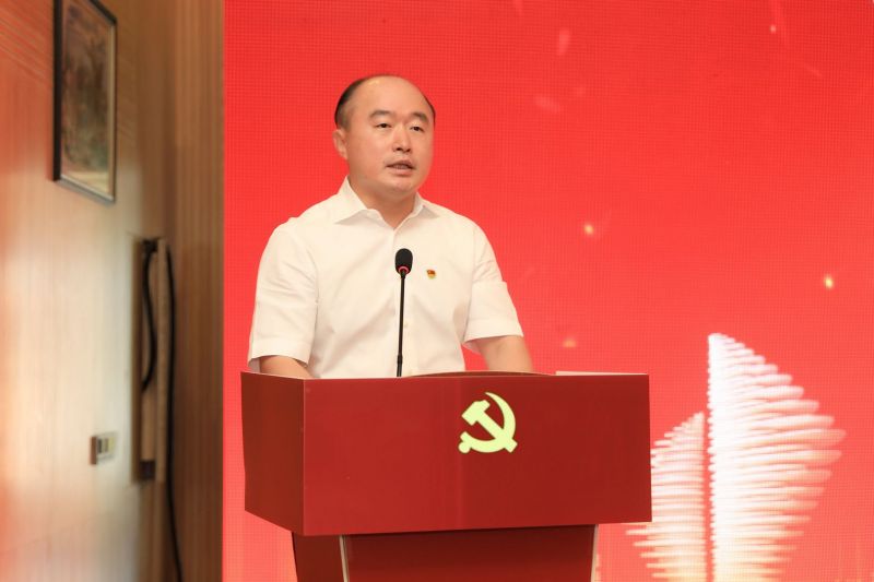 泉州市政府黨組副書記、臺商投資區黨工委書記黃景春在中國共產黨福建省委泉州臺商投資區黨員代表會議上講話